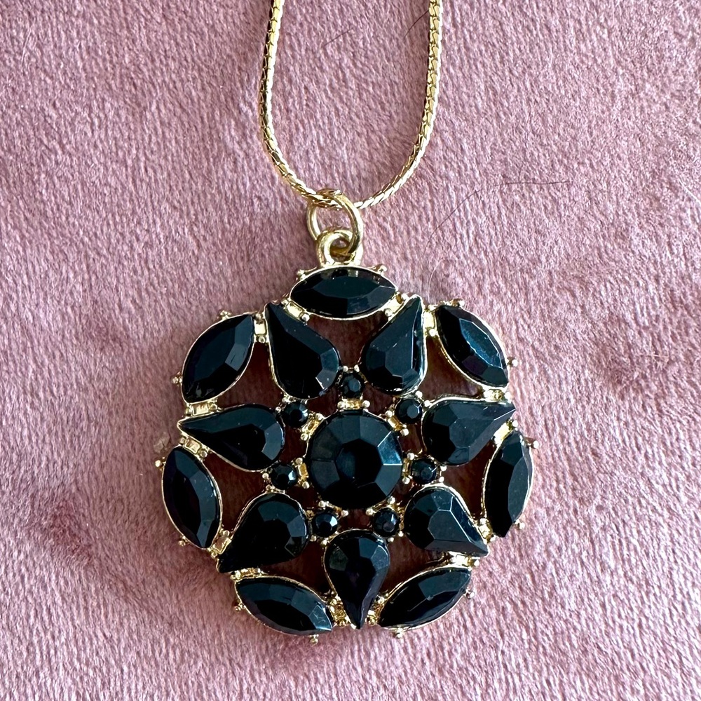 Necklace with black pendant, not dated, cute vintage look